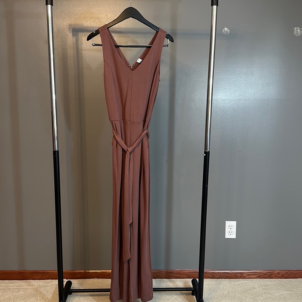 Old Navy Sleeveless Ponte-Knit Tie-Belt Jumpsuit for Women. Size XS